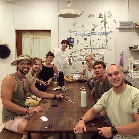 Together Backpackers Hostel Τσιανγκ Ράϊ Εξωτερικό φωτογραφία
