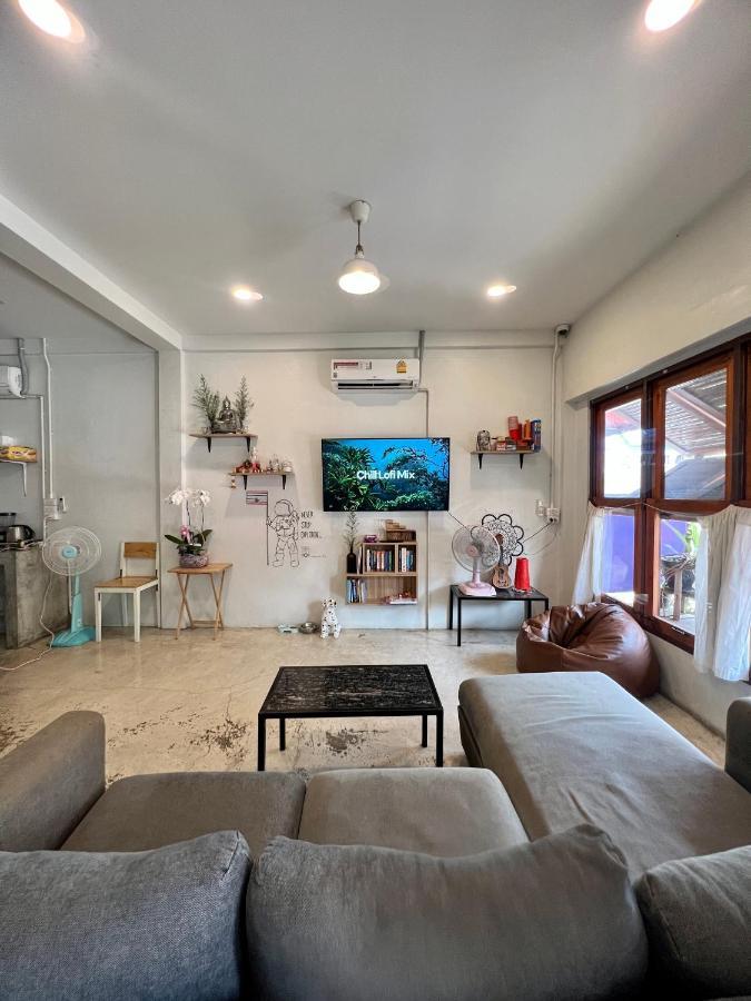 Together Backpackers Hostel Τσιανγκ Ράϊ Εξωτερικό φωτογραφία